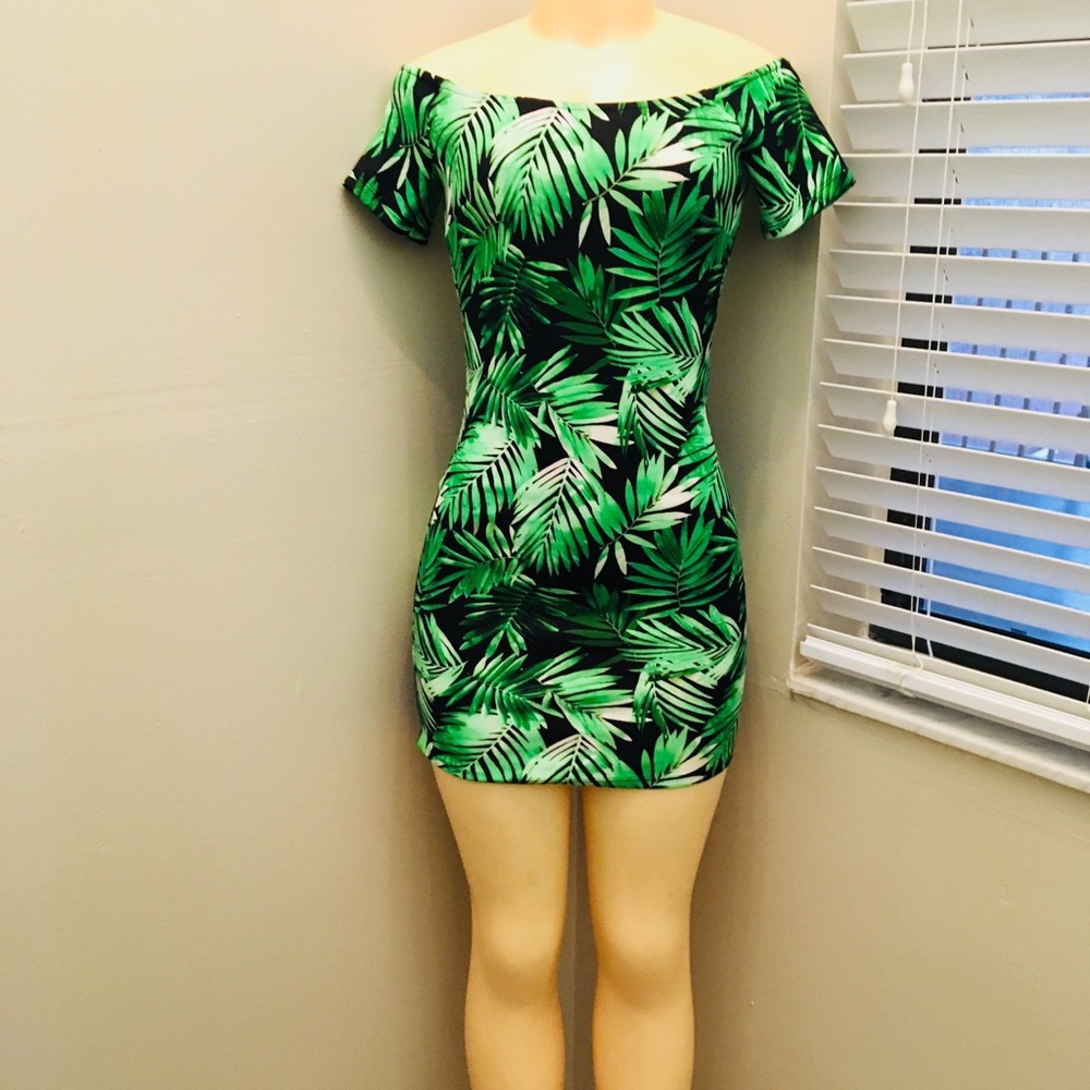 Dress - Picture 6 of 7